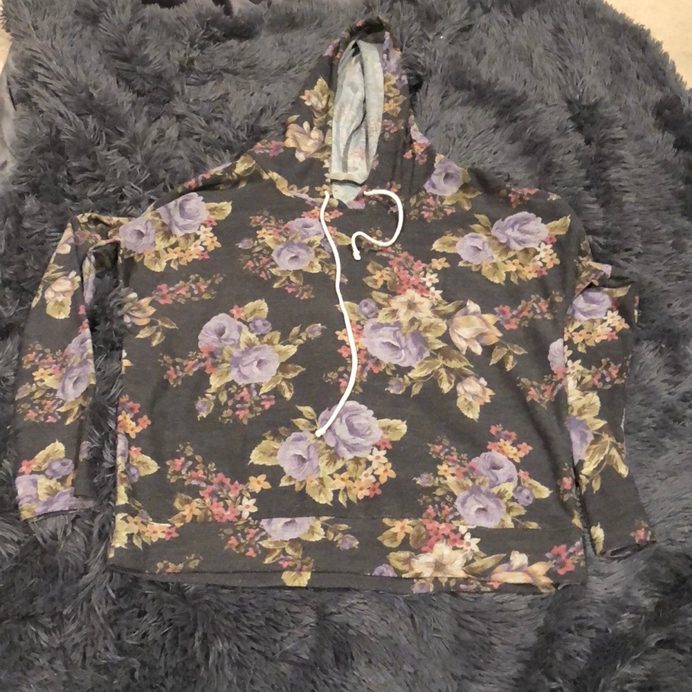 Free kisses floral hoodie size medium